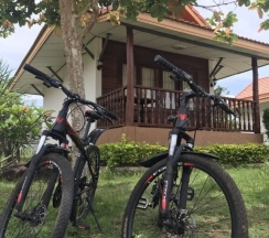 Бунгало Deluxe с балконом и с видом на сад в Plaifah Resort Ubon
