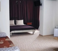 Люкс с видом на бассейн в Sandal`House