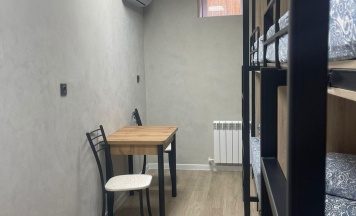 Кровать в 8-местном общем мужском номере №1 в На Лечебной