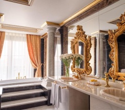 Люкс Royal с красивым видом из окна в Rixos Khadisha Shymkent