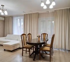 Коттедж с двумя спальнями в Салют