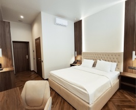 FAMILY ROOM в Метрополис