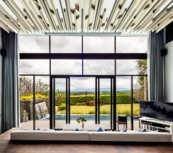 Двухместная вилла с видом на горы двуспальная кровать в The Private Pool Villas at Civilai Hill Khao Yai