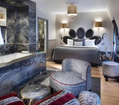 Трёхместный семейный люкс двуспальная кровать в Hotel Lumen Paris Louvre