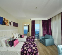 Семейный номер Standard с видом на море в Azura Deluxe Resort & Spa