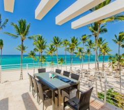 Апартаменты в Incredible 4BR Beachfront Penthouse with Ocean View