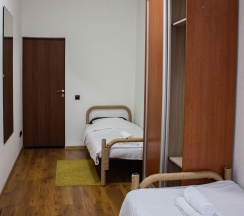 2-местная комната комфорт с 2 односпальными кроватями в Simple Seasons Rooms (Симпл Сизонс Румс)