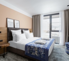 Двухместный номер Делюкс с 1 кроватью и балконом в Country Hills Resort