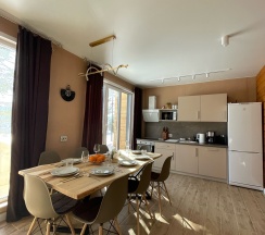 Дом с бассейном в Такой дом