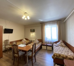 Кровать в 3-местном общем номере (с завтраком) в Ксеаль