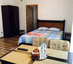 Семейный номер (двухкомнатный, с мини кухней) в Garden House