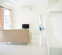 Вилла с 3 комнатами с балконом в Suanson Paragon Green Villas