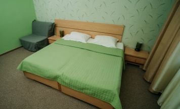 Трёхместный номер Economy с балконом в Грин эпл