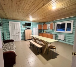 Коттедж с 3 комнатами с красивым видом из окна в Lambi House