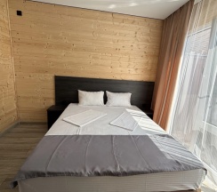 Двухместный номер Standard с красивым видом из окна двуспальная кровать в Golden House Hotel