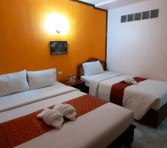 Трёхместный семейный номер Standard односпальная кровать в Thepparat Lodge Krabi