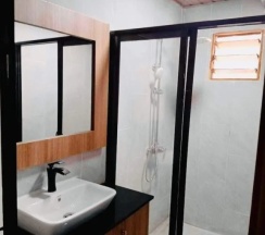 Кровать в общем номере в Club Fiji Resort