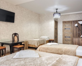 Семейный с двуспальной и двумя односпальными кроватями в Nairi