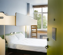 Номер Standard для маломобильных – двуспальная кровать с верхним ярусом в ibis Budget Москва Панфиловская