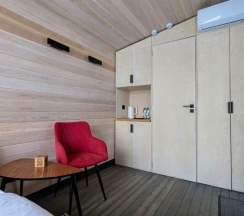 Спальня в лесу для двоих в Август