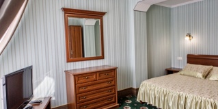 Парабель: Отель Левкада