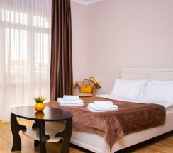 Семейный с двумя изолированными спальнями до 6 гостей с балконом в Джульетта