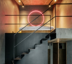 Двухуровневый люкс (вид во двор) в Moon2