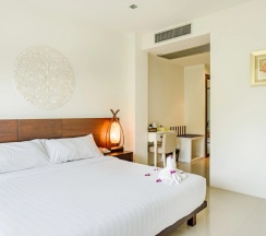 Четырёхместный люкс семейный с 2 комнатами в L'esprit de Naiyang Beach Resort