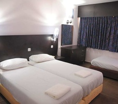 Четырёхместный номер Standard двуспальная кровать в Aquamarine Hotel
