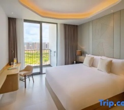 Люкс Deluxe с 3 комнатами с балконом и с видом на море в Oakwood Apartments Sanya