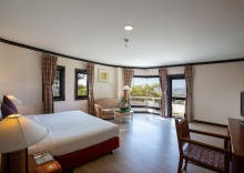 Номер Executive с балконом в Imperial Phukaew Hill Resort