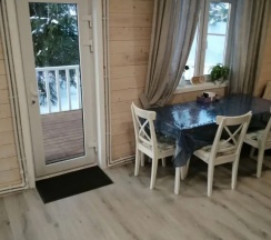 Шестиместный коттедж с 3 комнатами с красивым видом из окна в У Любы