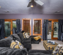 Коттедж с 5 комнатами в Marsh-Mellow Manor 5 Bedroom House