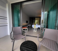Двухместный номер Superior с видом на море двуспальная кровать в The Yama Hotel Phuket