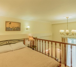 Двухуровневая студия для троих в Цветной Петербург дом художников