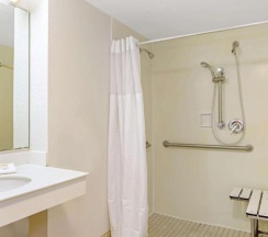 Двухместный номер двуспальная кровать в La Quinta Inn by Wyndham Orlando Airport West