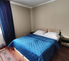 Трёхместный номер Standard с видом на внутренний двор в У Заура