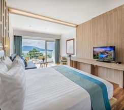 Номер Super deluxe с видом на море в Diamond Cliff Resort & Spa, Patong Beach