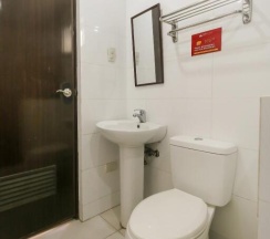 Кровать в общем номере в OYO 842 City Smiles Apartelle (Vaccinated Staff)