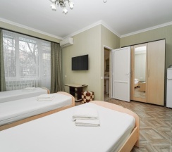 Четырёхместная комната с раздельными кроватями в Чайка