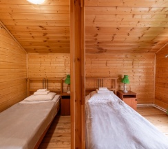 Шестиместный коттедж Боярский с балконом в Ателика Улиткино