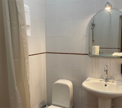 Базовый двухместный с одной большой кроватью в Comfort Hotel