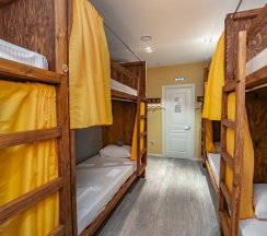 Кровать в общем номере в Море