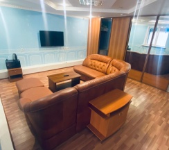 Номер люкс двухэтажный с 1 двуспальной кроватью в Радуга