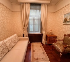 Коттедж с 3 комнатами с балконом и с видом на парк в Dipservice hall