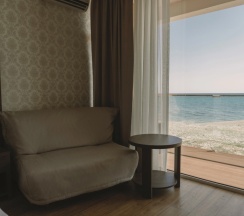 Двухместный номер Superior с балконом и с видом на море двуспальная кровать в Четыре сезона