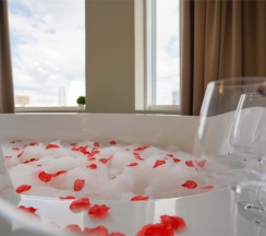 Апартаменты с джакузи на Степана Разина 2 на 13 этаже (232/1) в Степаненков