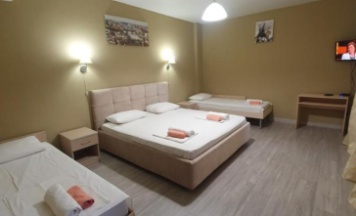 Четырёхместный номер Superior с балконом в Guest house Meka