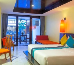 Трёхместный номер Standard с видом на бассейн в Woovo Phuket Kata