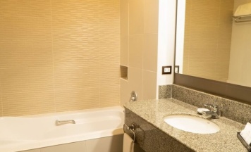 Четырёхместный номер Deluxe семейный с видом на бассейн в Amora Beach Resort Phuket